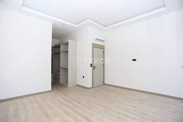 Detached Villa for Sale in an Elite Complex in Altıntaş