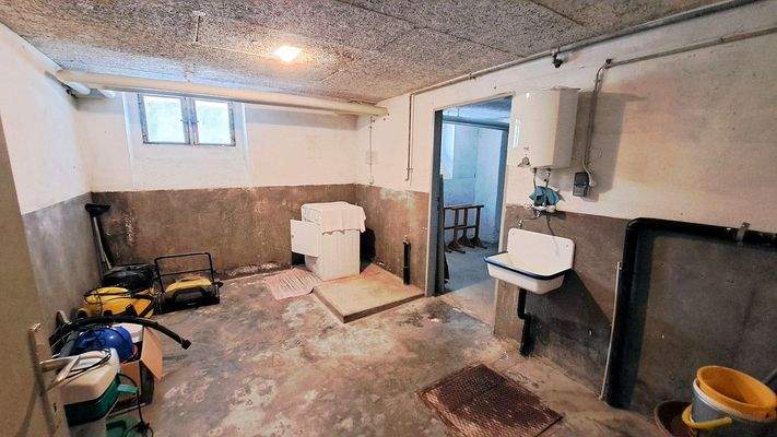 Gemeinschaftsraum mit Wäschetrockner.jpg