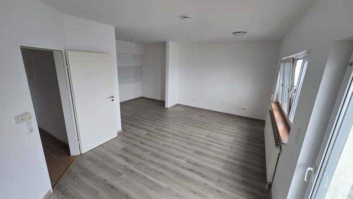 Wohnzimmer mit Balkon