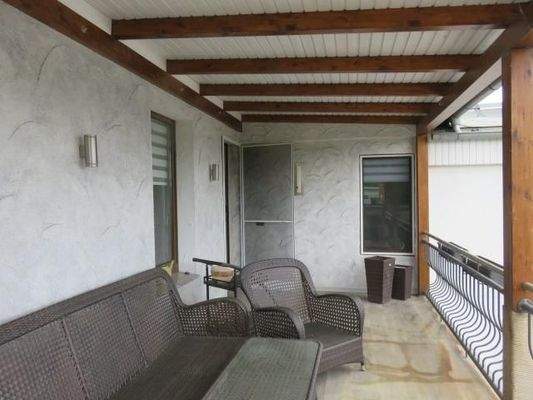 OG: Überdachter Balkon
