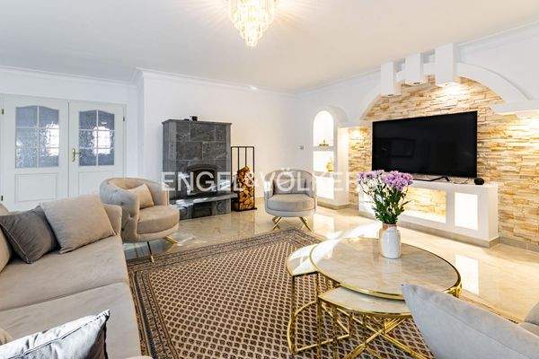 Wohnbereich mit Kaminofen – ein Ort zum Entspannen und Verweilen