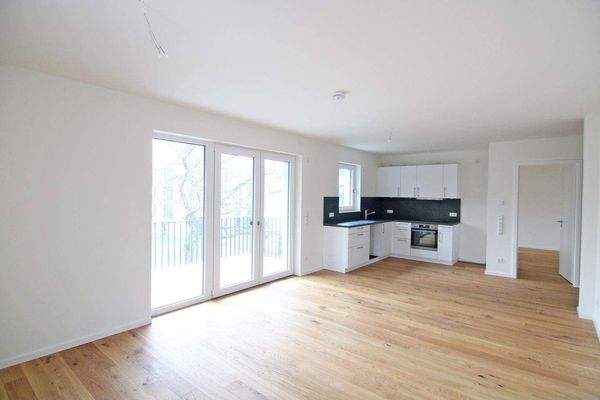 Großes, sonniges Wohnzimmer