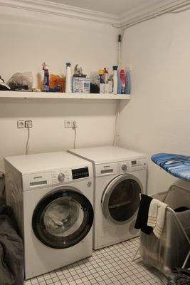 Waschraumbereich / in der Ankleide im
UG
