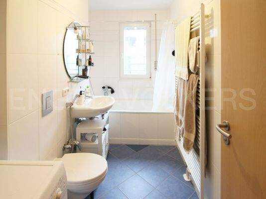 Badezimmer inkl. Waschmaschinenanschluss