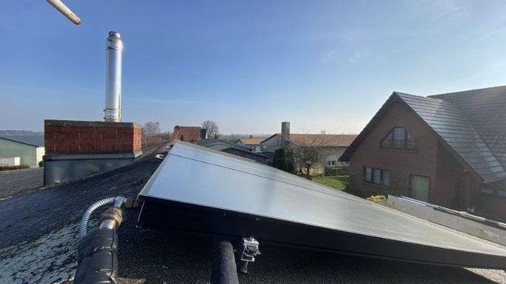 Dach mit Solarpaneel