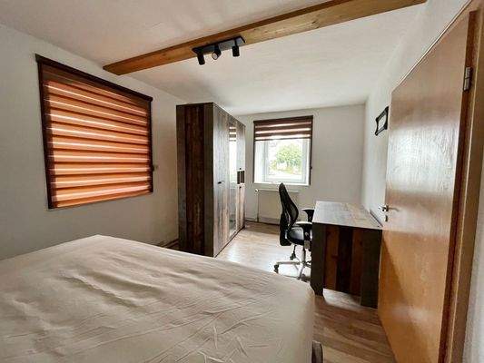 Schlafzimmer im Obergeschoss.jpg