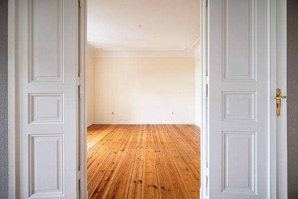 Originale Altbau-Flügeltüren