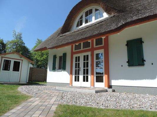 Eingang und Gartenhaus