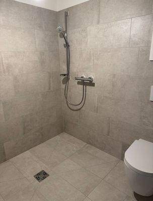 Badezimmer Dusche.jpg