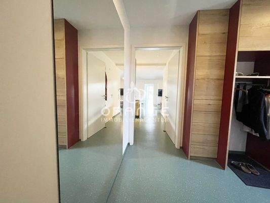 Blick vom Eingang Richtung Wohnbereich...