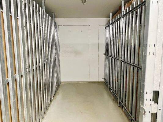 großes Kellerabteil