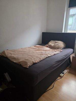 Bett, optional gegen eine Ablöse