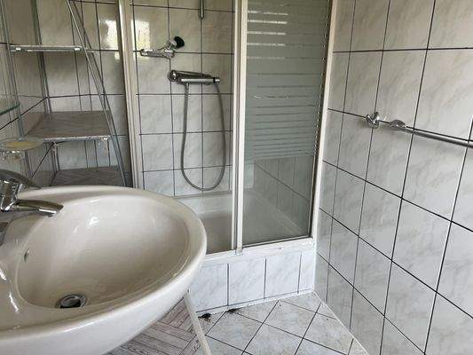 Dusch- u. Wannenbad OG