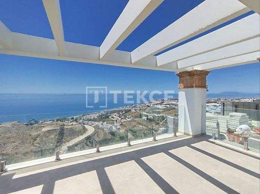 Sea View Houses with Communal Pool in Torrox