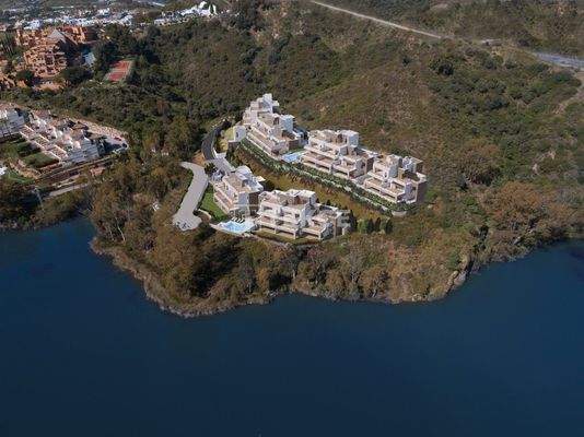 Lakeside Apartments with Panoramic Views in Marbella