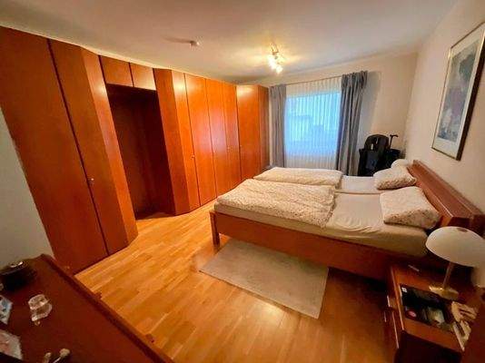 Schlafzimmer mit Zugang zum Bad