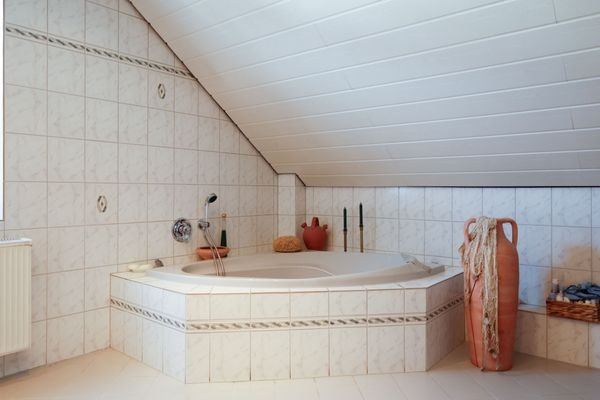 DG Badezimmer Eckbad.jpg