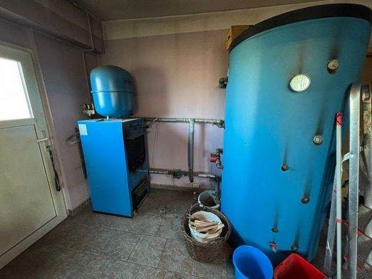 Holzheizung mit Warmwasserspeicher