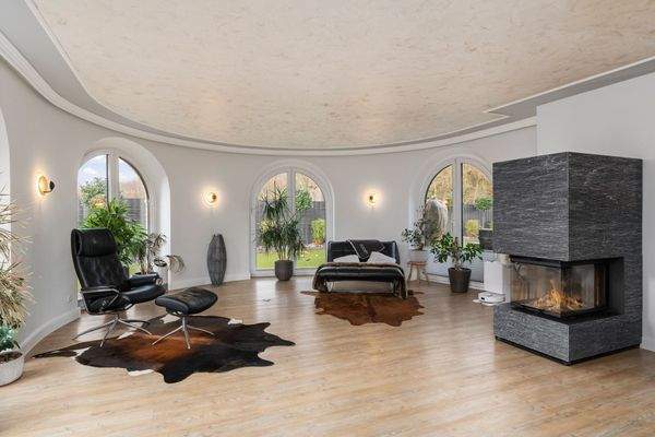 Wohn-/Esszimmer (113,88 m²) mit Kamin ...