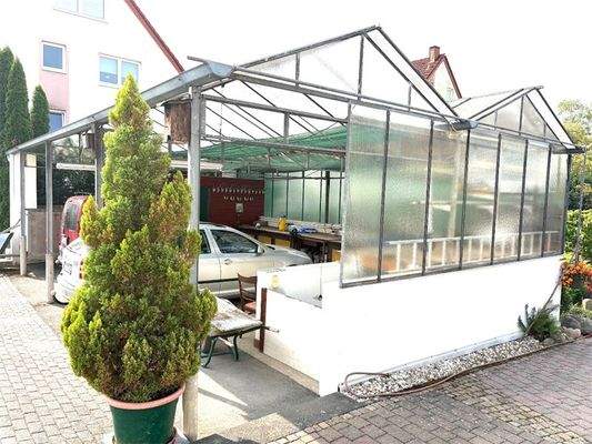 Ehemaliges Gewächshaus als Car