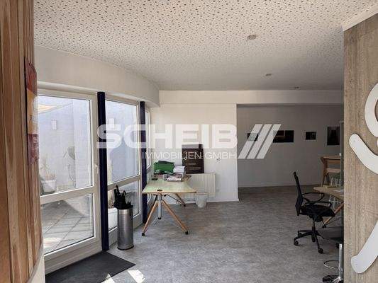 mit eigener Terrasse