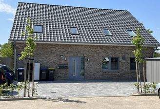 Strassenansicht / Eingang