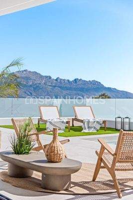 Detached Houses with Large Plots in Polop Centro Alicante