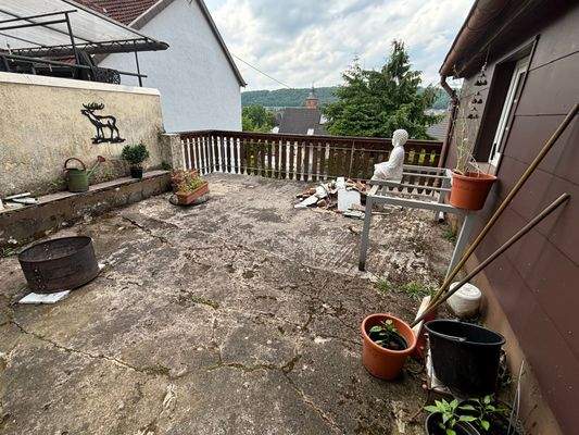 Großzügiger Balkon mit Ausblick