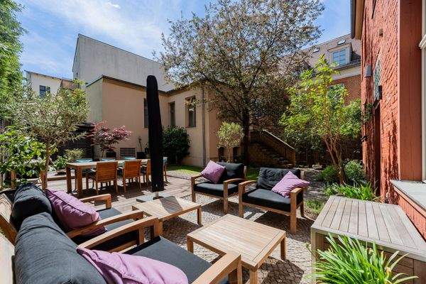 Privates Grundstück mit hochwertiger Terrasse