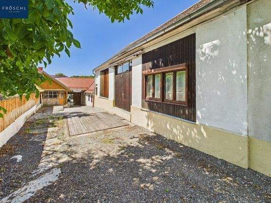 Ansicht Zufahrt u. ehem. Turnhalle