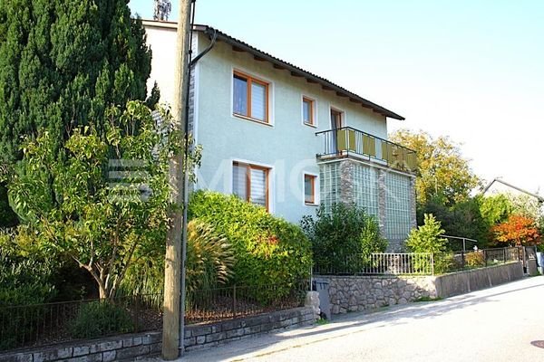 2 Familienhaus in ruhiger Siedlung 