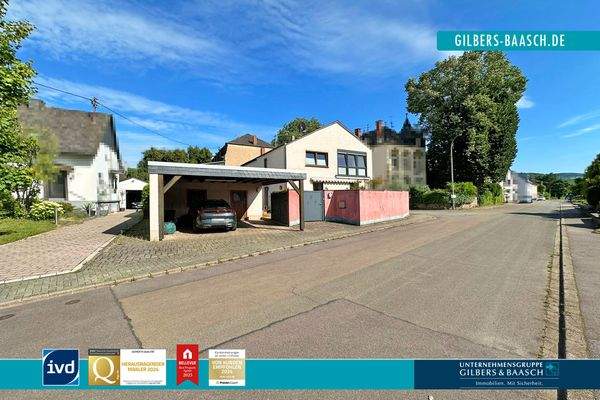 Einfamilienhaus mit Carport