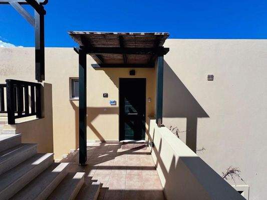 Kreta, Panormos: Apartment im ersten Stock in einer Wohnanlage zu verkaufen