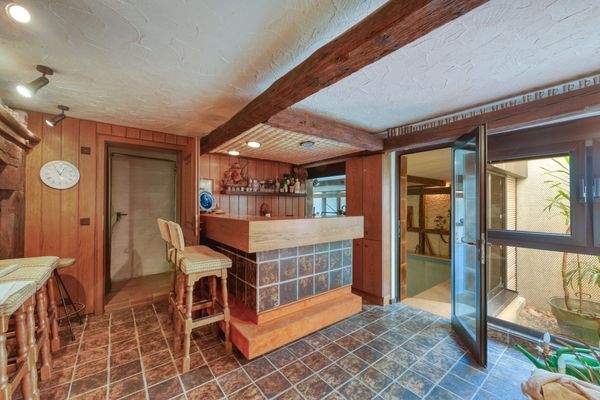 Schwimmbad &amp; Bar