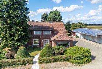 Wohnhaus mit Lagerhallen 