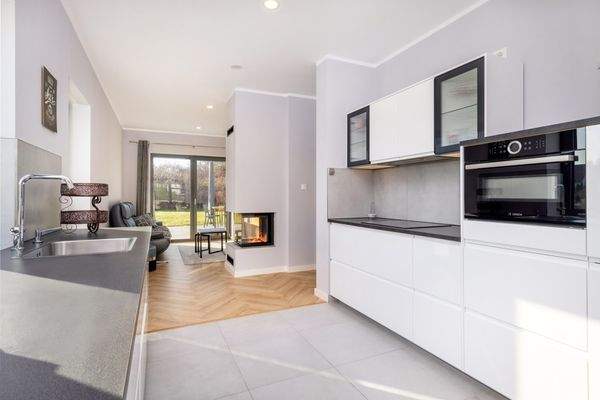 6. Helles und offenes Wohnen mit Kamin und moderne