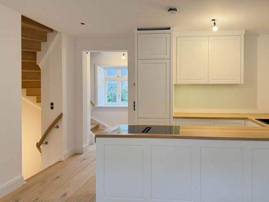 Blick zum Eingang und zur Treppe UG 12.12.2025.jpg