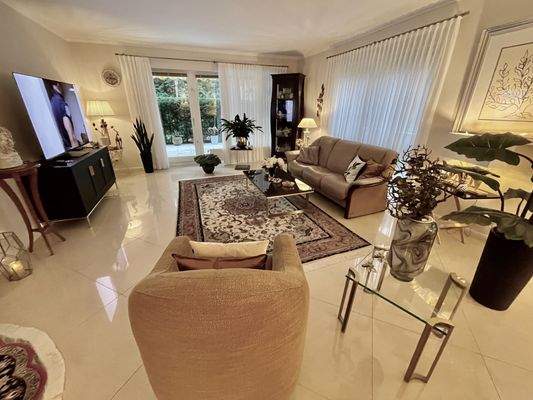 Wohnbereich Blick Terrasse.jpeg