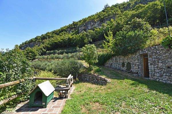 Exklusive Villa mit Panoramablick und großem Grundstück – Ala