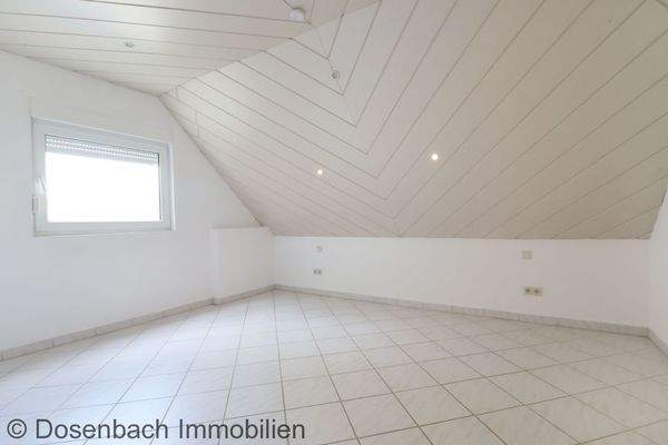 2,5-Zimmer-Wohnung im 2.OG - Schlafzimmer