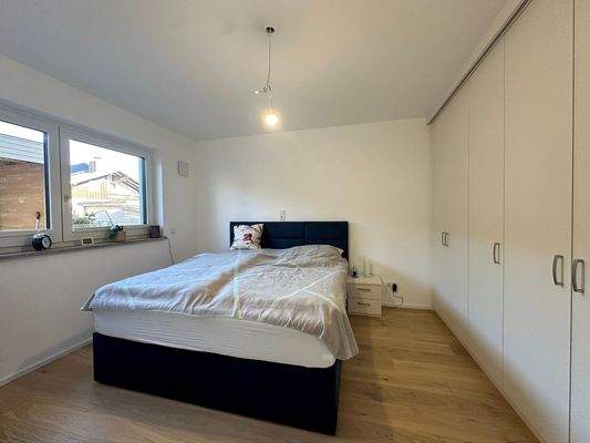 Schlafzimmer mit Einbauschrank