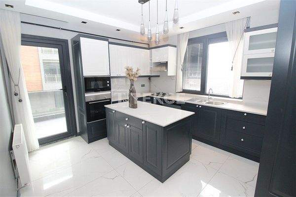 Spacious Apartments 1.4 Km from the Marina in Beylikdüzü İstanbul