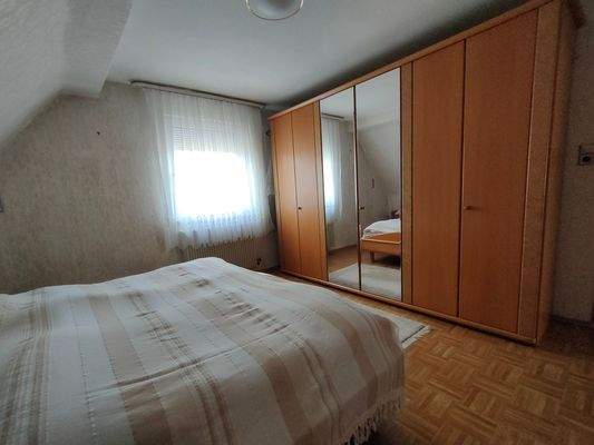 Schlafzimmer 1
