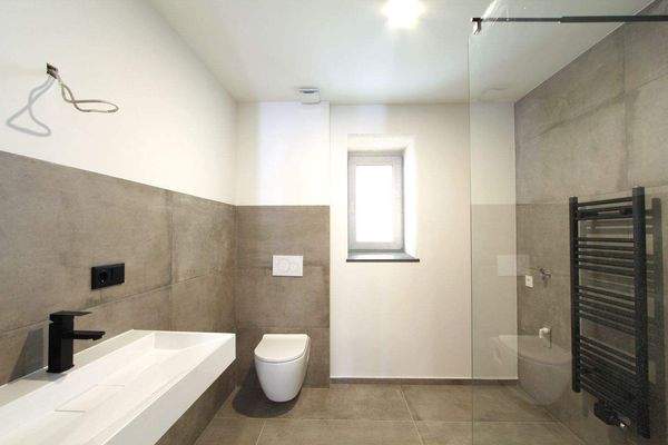 Tageslicht-Bad im EG...