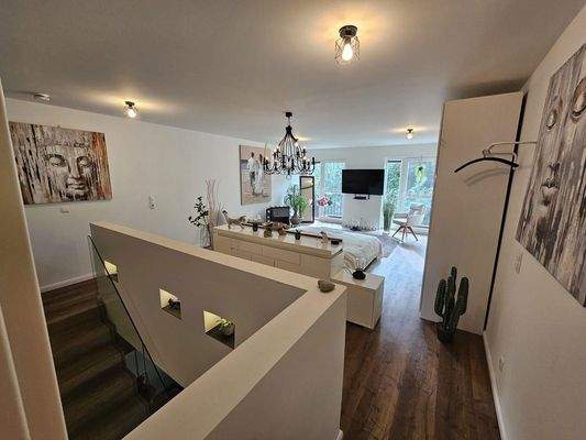 Blick ins loftartige Schlafzim