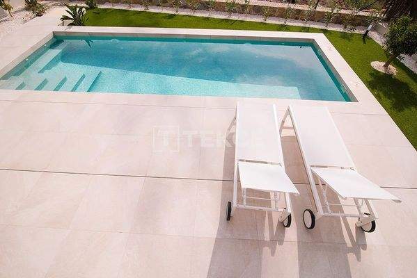 Villas with Private Pool and Parking in Los Montesinos