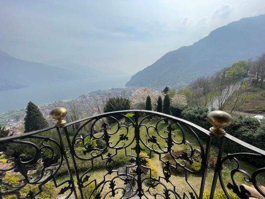 Balkon Hauptbadezimmer