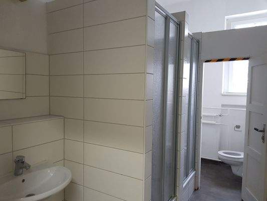 Dusche und WC.jpg