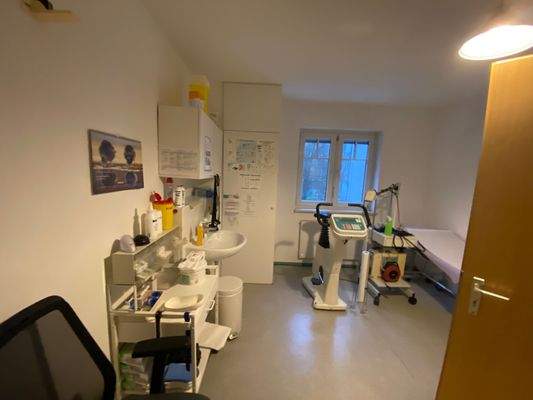 Sprech-/ und Behandlungszimmer