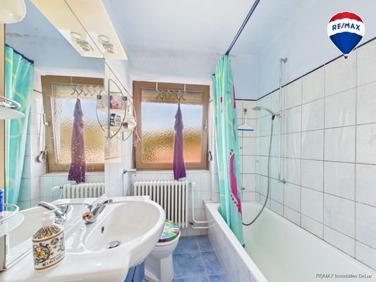 REMAX Immobilien DeLux Merzig Badezimmer 1. OG